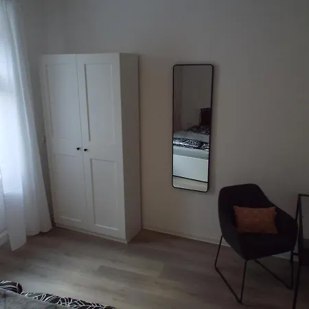 Lejlighed Mittendrin Mit Parkplatz Neustadt an der Weinstraße