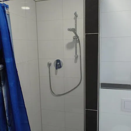 Mittendrin Mit Parkplatz Lejlighed *