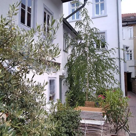 Mittendrin Mit Parkplatz