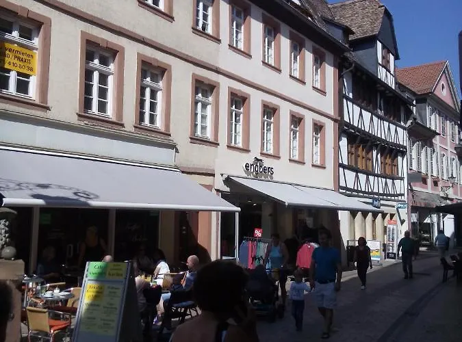 公寓 Mittendrin Mit Parkplatz *